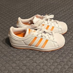 Adidas women’s 7.5, us size 5.5 white orange